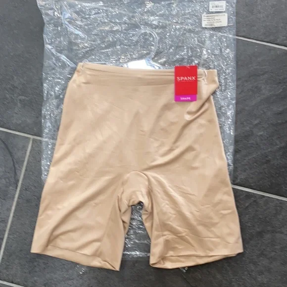 Spanx Power Conceal‑Her Mid‑Thigh Shorts